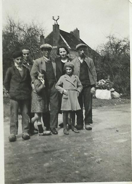 Famille Martin: Mon oncle Camille, ma mère et ma tante Odette en 1er plan